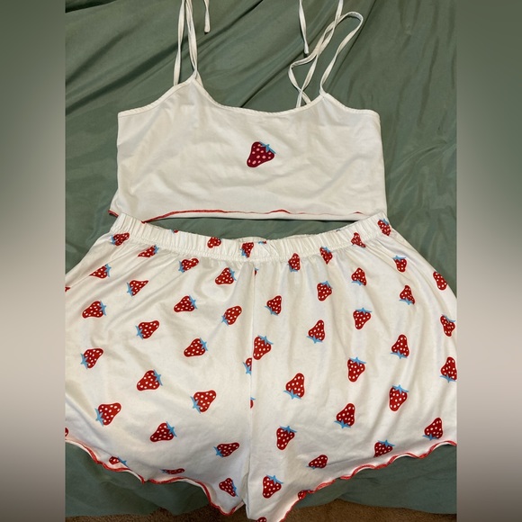 Strawberry 🍓 shortcake pj set - Picture 2 of 3